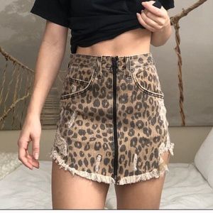 Carmar cheetah print skirt size 25